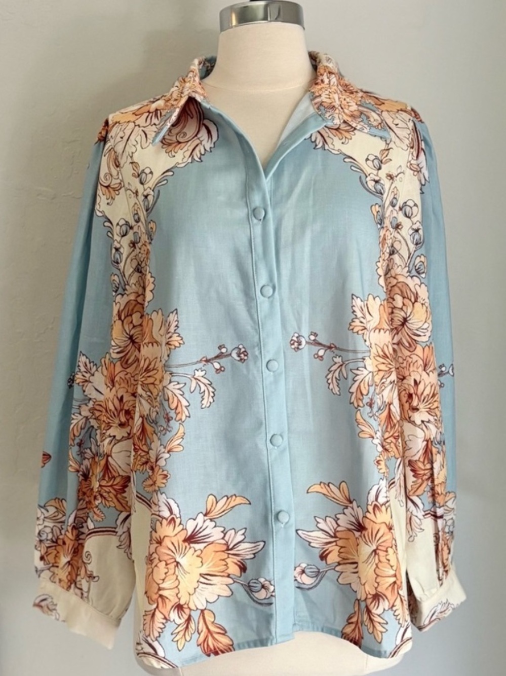 Pale blue with peach floral print linen texture button down collared top, XL NWT